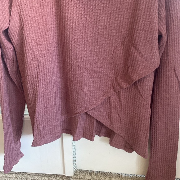 Cowl neck waffle long sleeve - Picture 2 of 3